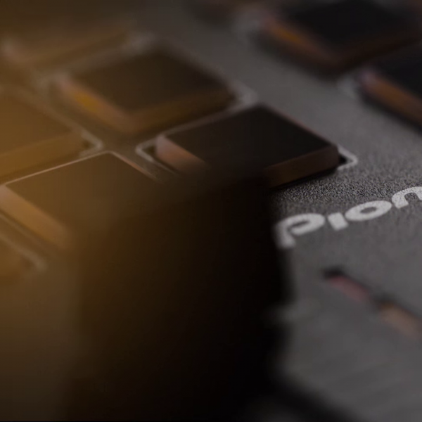 Image 9 shows us the volume LED's (2 of them at least) and what looks to be performance pads, this means the performance pads are similar to the XDJ 3000, they're ABOVE the jog wheel
